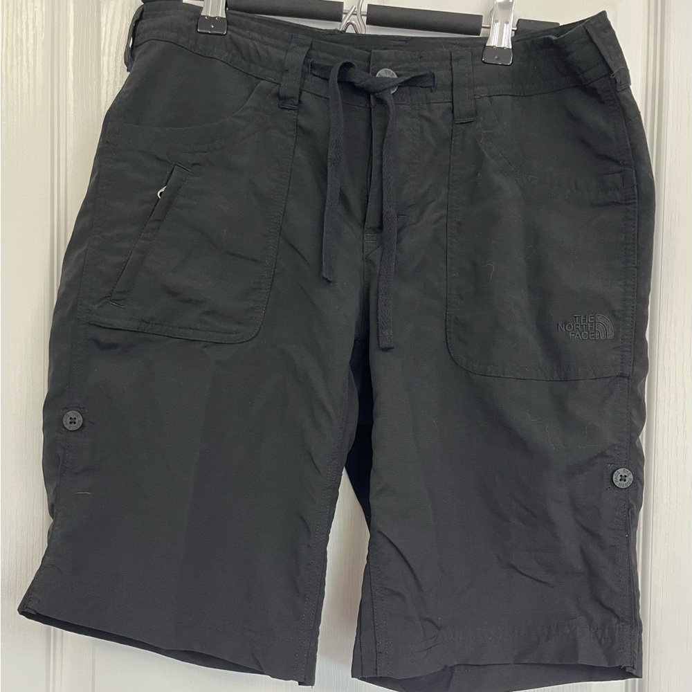 The North Face Women’s Black Roll-Up Hiking Shorts Size 4